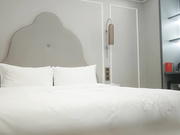 极品风骚网红女丰乳肥臀翘起屁股猛操后入式