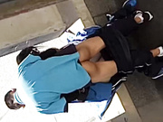 大连高中校园惊现火爆一幕 小情侣大白天的在走廊就开干