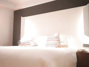 外围美女小胖哥服务也很好吸吮舔屌骑乘