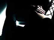 与黑发美女丹尼·丹尼尔斯的性爱独奏