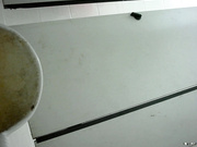 健身馆女厕偷拍富姐进门就发现厕所有异样居然还敢进去方便