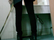 名牌大学双视角(拍脸赏逼)32看手机便便蹲着猫久脚不麻的吗