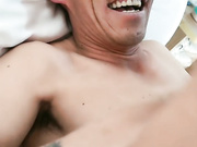 跟小伙一起玩熟女舔逼特写展示大屁股逼肥水多