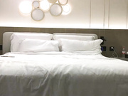 御姐范极品性感气质长腿美女被抱在腿上玩弄