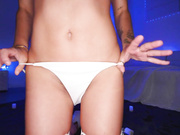 迷人的热泡泡屁股金发女郎Adria Rae