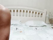 美女3P掰开无毛紧致骚穴大长腿骑乘位猛操