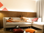 小智寻花短裙少妇沙发上操乳推舔背69口交