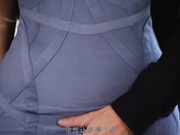 『中文字幕』哥哥为了升职把妹妹现了出去