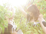 两个金发荡妇之间的性感女同性恋性爱