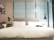 连衣裙御姐约到酒店极品风情浑圆翘臀啪啪操